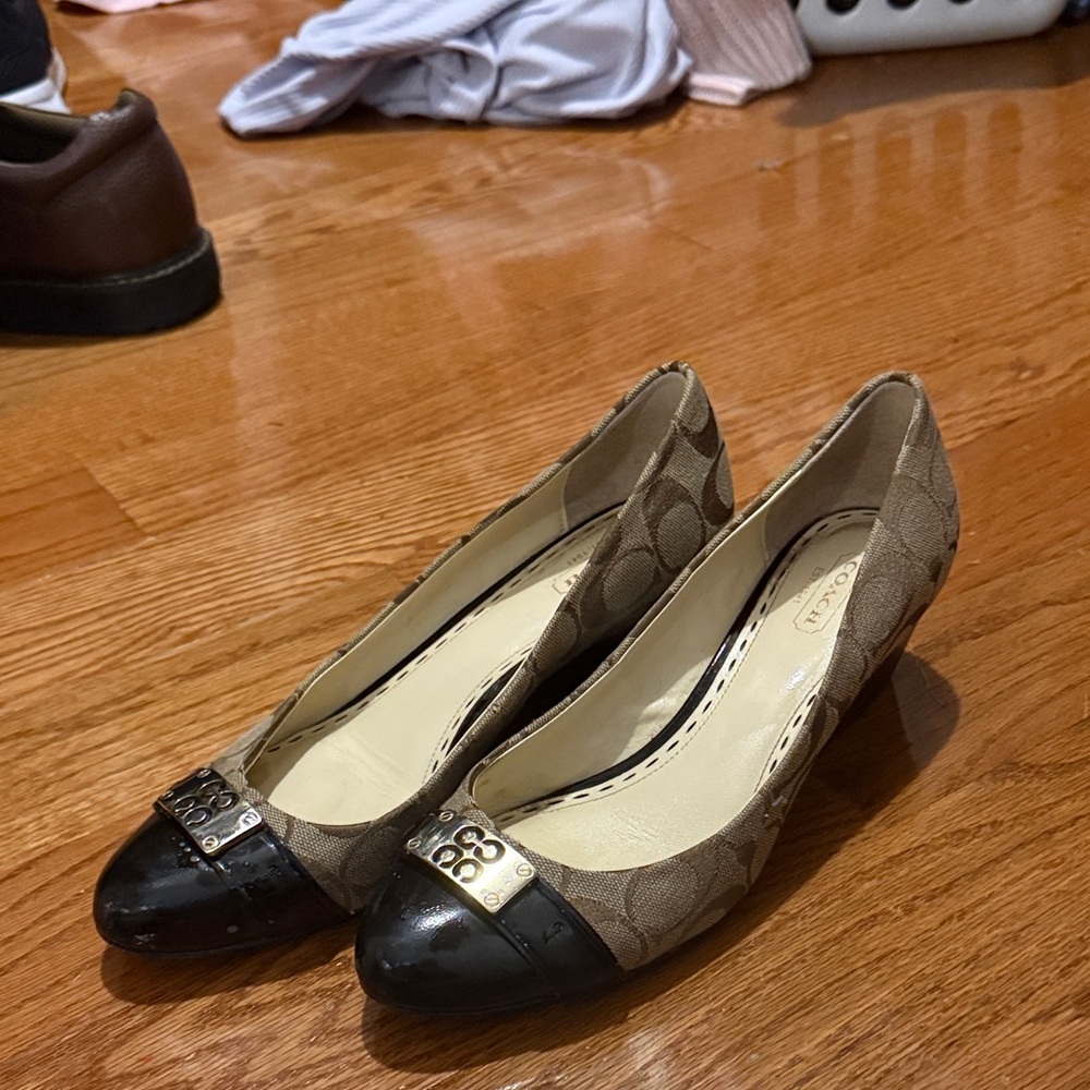 Coach Women's Black and Tan Flats